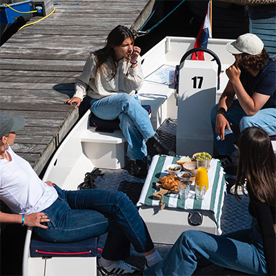 Canal Motorboats picnic